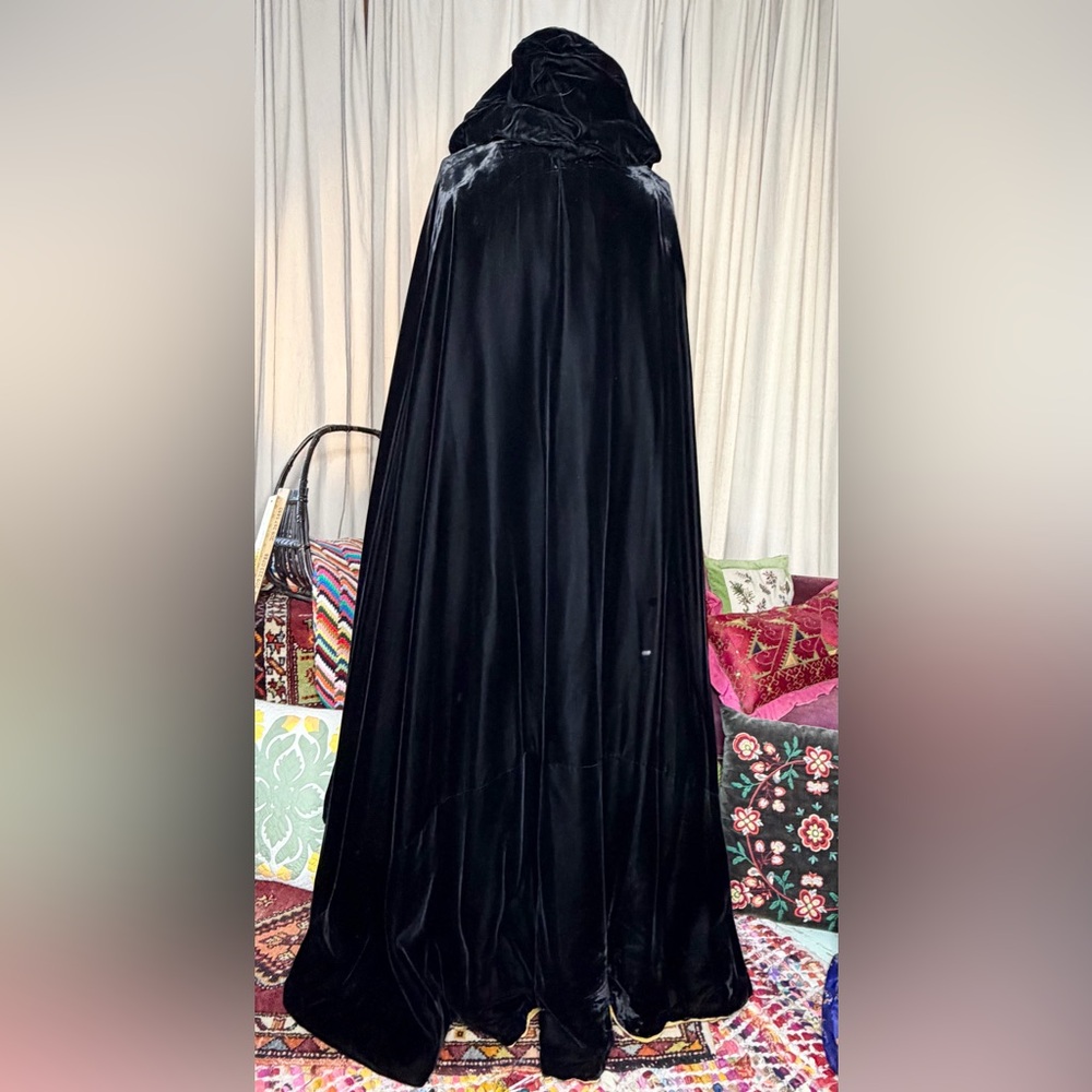 60s Velvet Hooded Cape - Picture 11 of 12